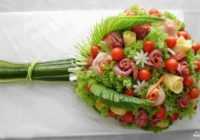 Lieliski padomi, kā izdekorēt salātus